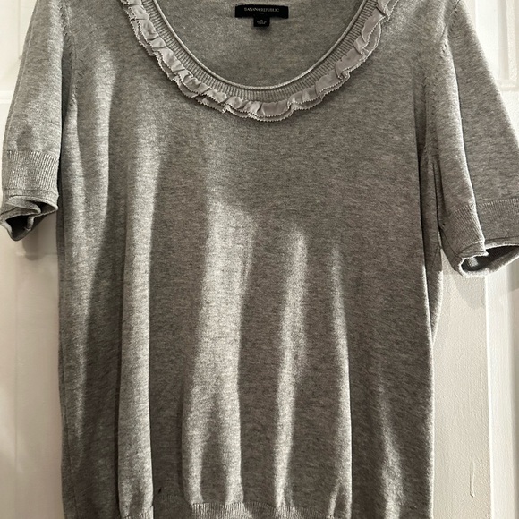 Gray Short Sleeve Top with Ruffle Detail XL Banana Republic - Picture 1 of 8